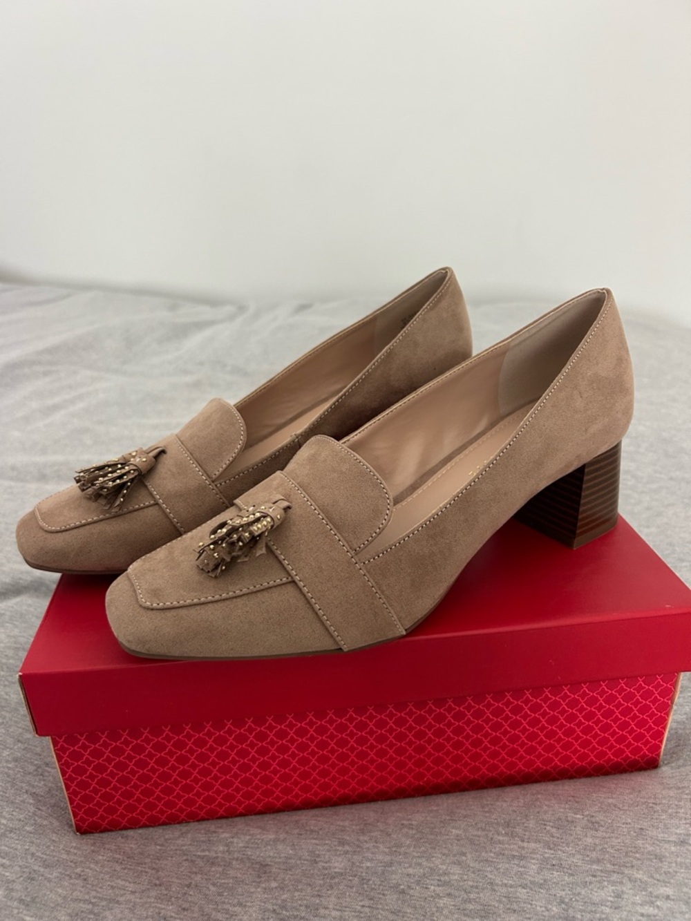 NWT Kelly & katie suede heeled loafers 8.5